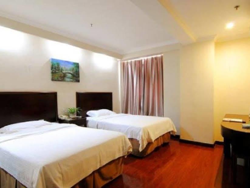 Greentree Inn Chongqing North Railway Station Express Hotel Экстерьер фото